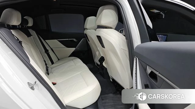 BMW 5 Series (G60) 2024 Белый из Кореи, фото 3
