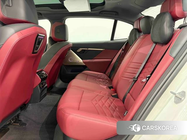 BMW 5 series 2025 Белый из Китая, фото 3
