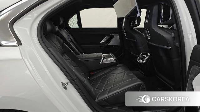 BMW 7 Series (G70) 2025 Белый из Кореи, фото 3