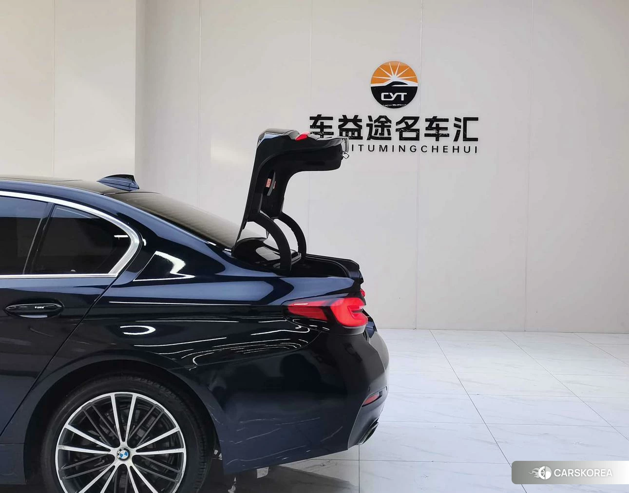 BMW 5 series 2021 Черный из Китая, фото 3