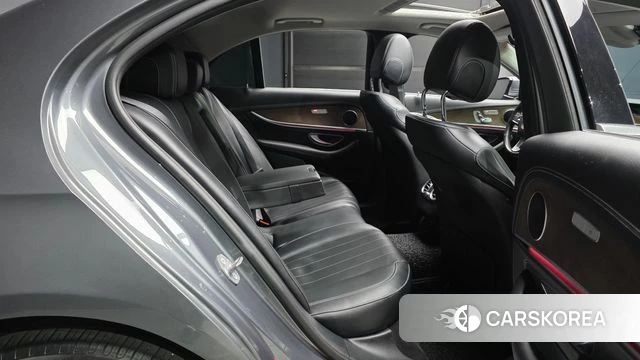 Mercedes-Benz E-Class W213 2018 Серый из Кореи, фото 3