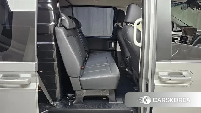 Hyundai Staria 2025 Серебристо-серый из Кореи, фото 3