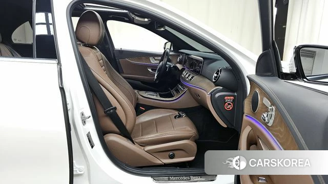 Mercedes-Benz E-Class W213 2021 Белый из Кореи, фото 3