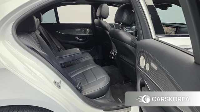 Mercedes-Benz E-Class W213 2023 Белый из Кореи, фото 3