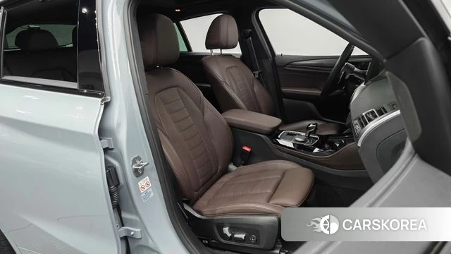 BMW X4 (G02) 2022 Серебристо-серый из Кореи, фото 3