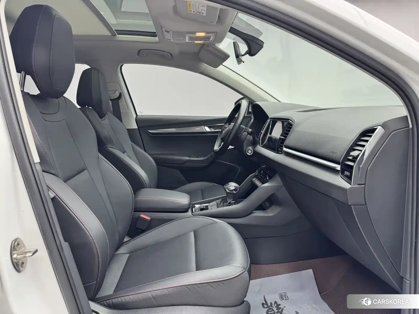 Skoda Karoq 2023 Белый из Китая, фото 3