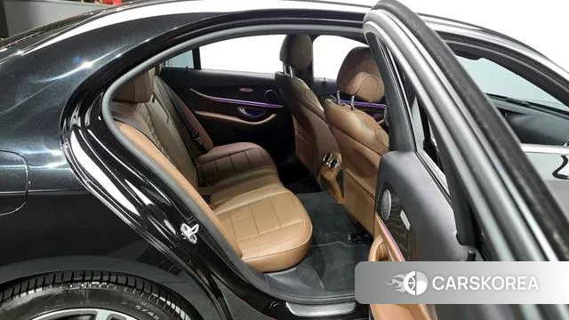 Mercedes-Benz E-Class W213 2023 Черный из Кореи, фото 3