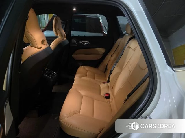 Volvo XC60 second Generation 2023 Белый из Кореи, фото 3