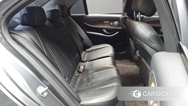 Mercedes-Benz E-Class W213 2018 Серый из Кореи, фото 3