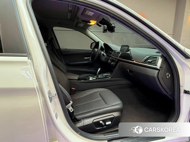 BMW 3 Series (F30) 2018 Белый из Кореи, фото 3