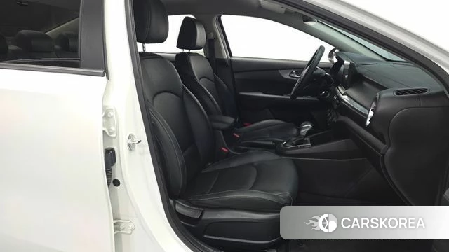 Kia The New K3 2nd generation 2023 Белый из Кореи, фото 3