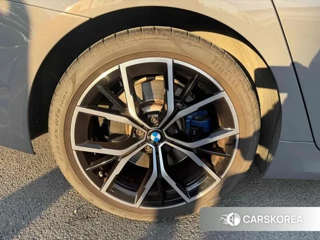 BMW 5 Series (G30) 2021 Серебристо-серый из Кореи, фото 3