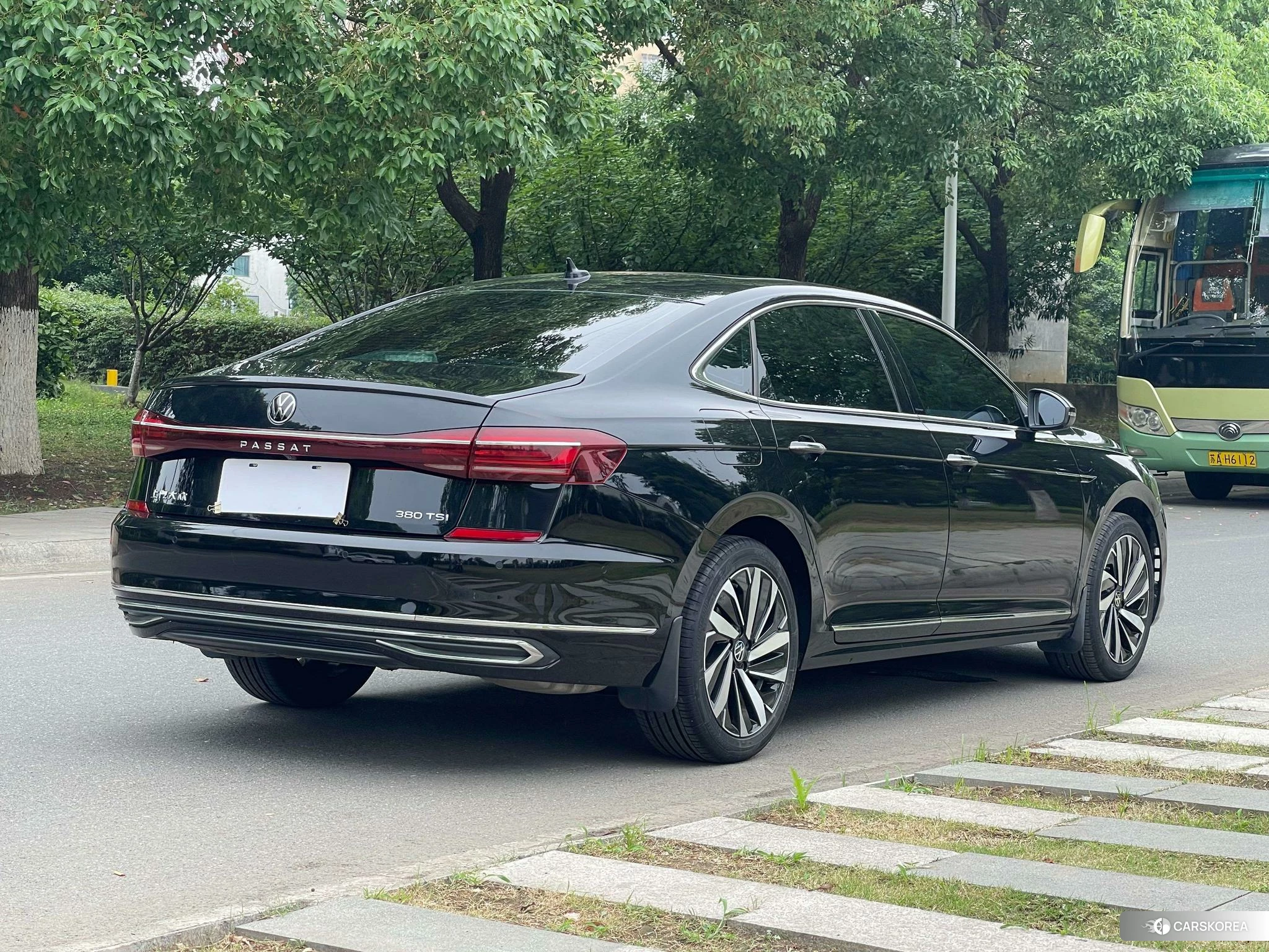 Volkswagen Passat 2023 Черный из Китая, фото 3