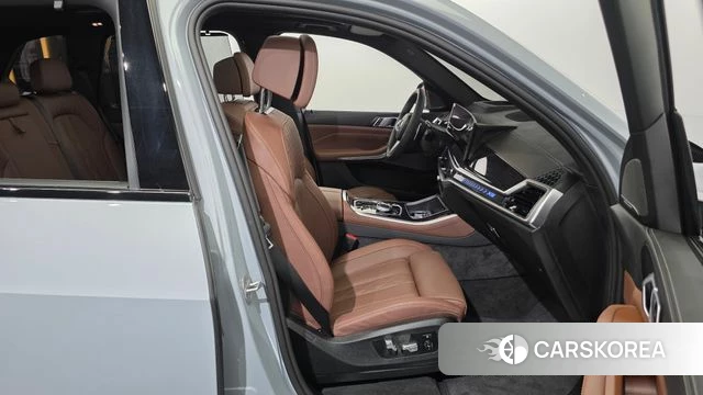 BMW X5 (G05) 2026 Светло-серебряный цвет из Кореи, фото 3