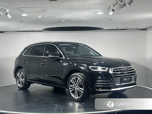Audi Q5L 2021 Черный из Китая, фото 3