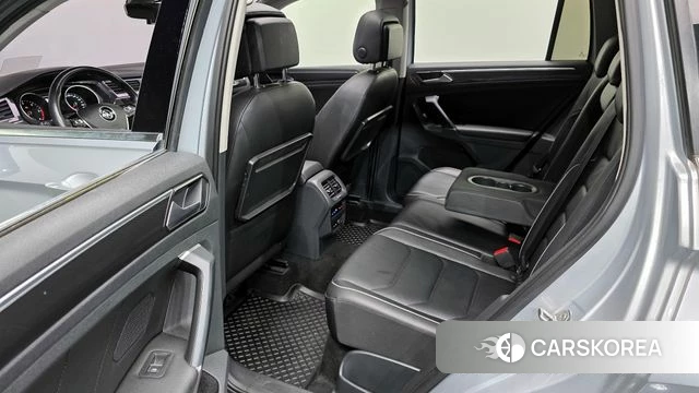Volkswagen Tiguan second Generation 2018 Серебристо-серый из Кореи, фото 3
