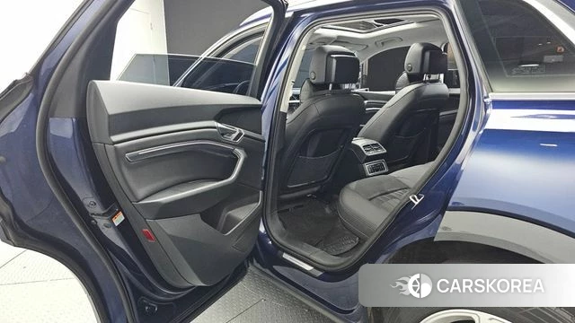 Audi e-Tron 2021 Синий из Кореи, фото 3