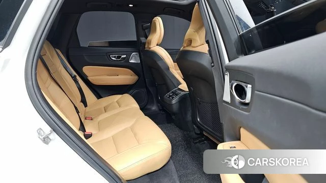 Volvo XC60 second Generation 2021 Белый из Кореи, фото 3