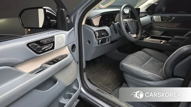Lincoln Navigator 4th generation 2021 Светло-серебряный цвет из Кореи, фото 3
