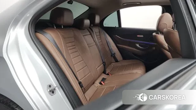 Mercedes-Benz E-Class W213 2019 Серебристо-серый из Кореи, фото 3