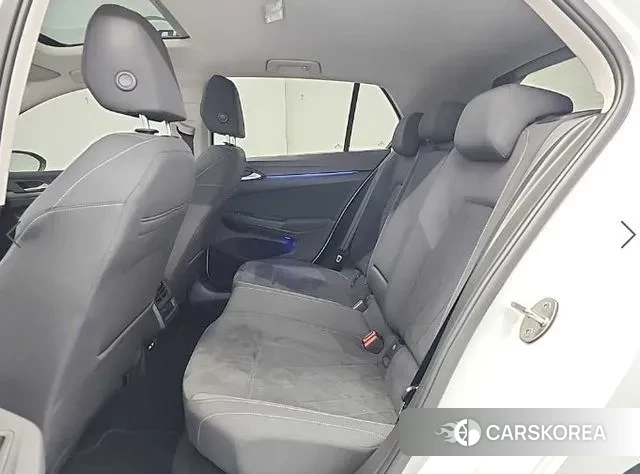 Volkswagen Golf 8th Generation 2022 Белый из Кореи, фото 3