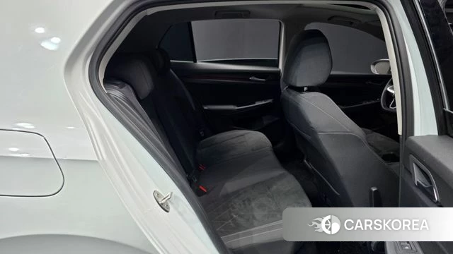 Volkswagen Golf 8th Generation 2022 Белый из Кореи, фото 3