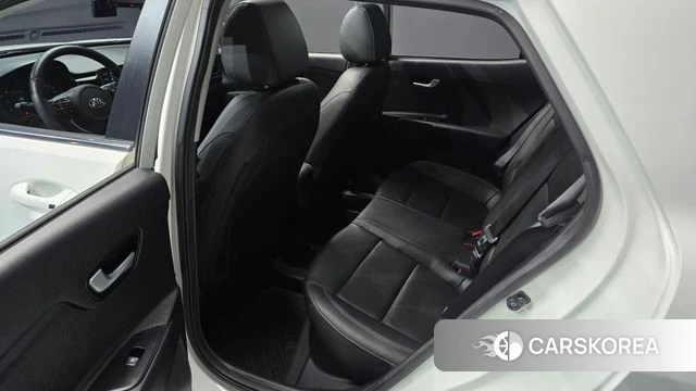 Kia Stonic 2018 Белый из Кореи, фото 3