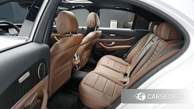 Mercedes-Benz E-Class W213 2022 Белый из Кореи, фото 3