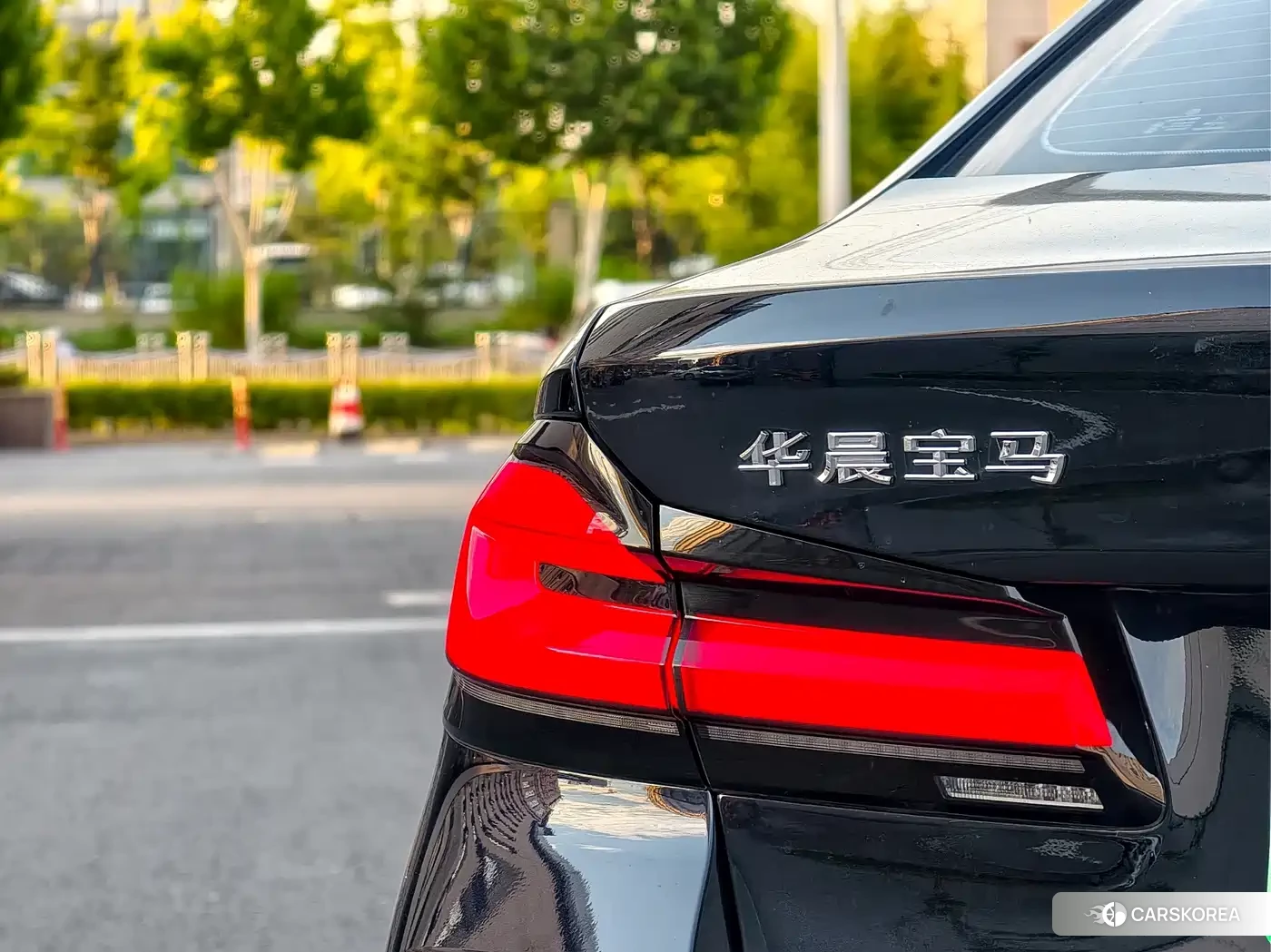 BMW 5 series 2022 Черный из Китая, фото 3