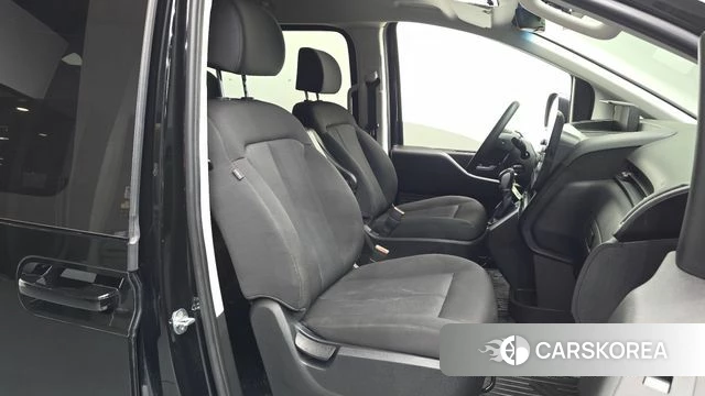 Hyundai Staria 2022 Черный из Кореи, фото 3