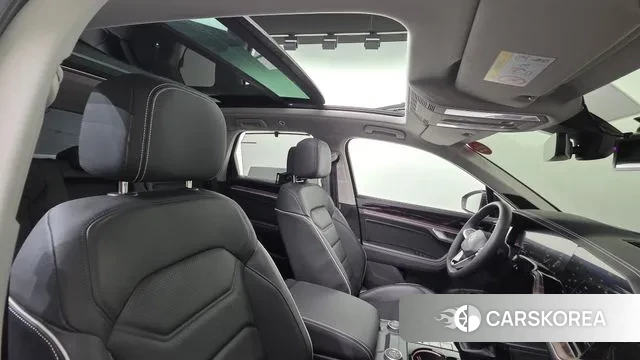 Volkswagen Touareg 3rd generation 2025 Черный из Кореи, фото 3