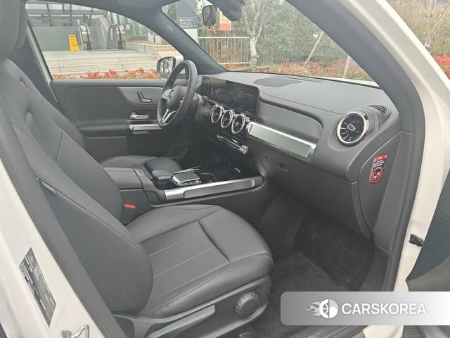Mercedes-Benz GLB 2023 Белый из Китая, фото 3