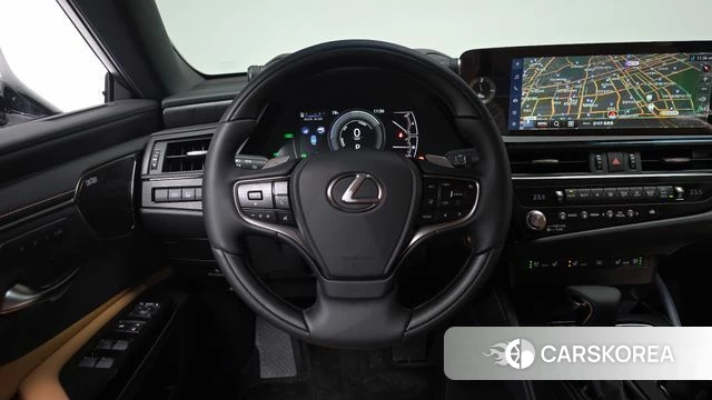 Lexus ES300h 7th generation 2026 Белый из Кореи, фото 3