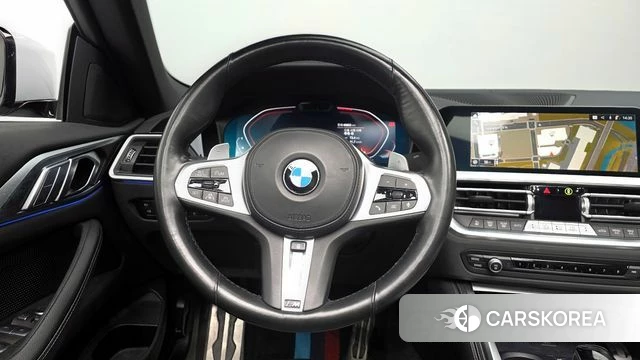 BMW 4 Series (G22) 2023 Светло-серебряный цвет из Кореи, фото 3