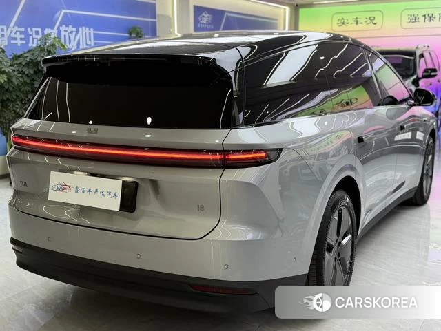 Ideal car Ideal i8 2025 Серебристо-серый из Китая, фото 3