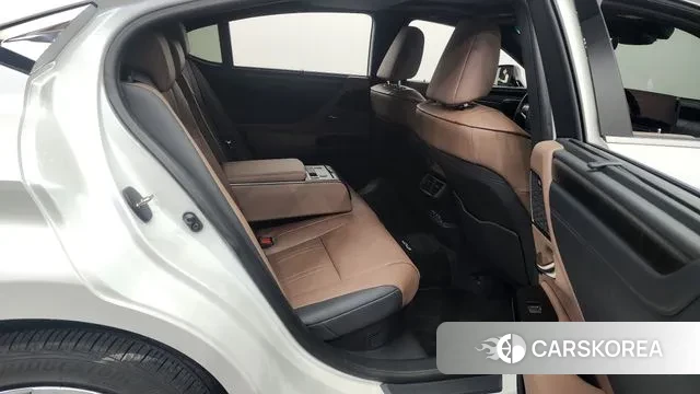 Lexus ES300h 7th generation 2024 Белый из Кореи, фото 3