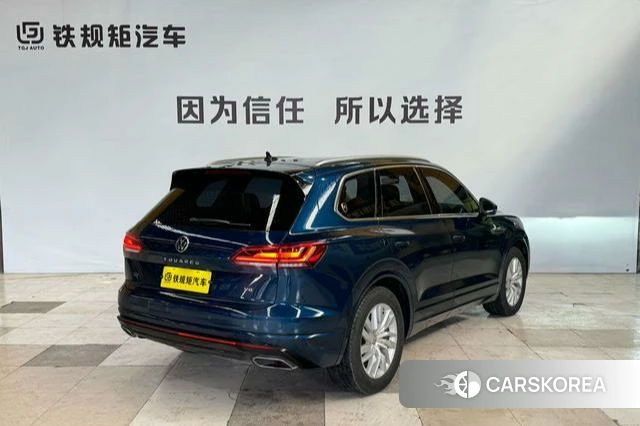Volkswagen Touareg 2022 Синий из Китая, фото 3