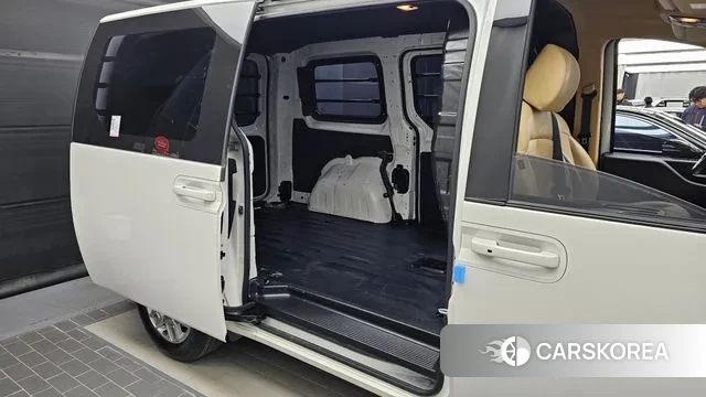 Hyundai Staria 2023 Белый из Кореи, фото 3