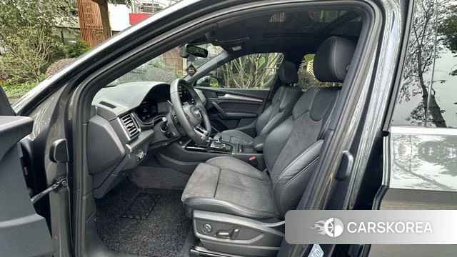 Audi Q5L Sportback 2021 Темно-серый из Китая, фото 3