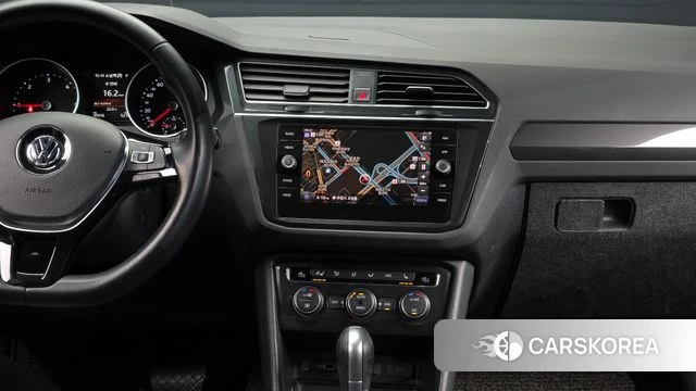 Volkswagen Tiguan second Generation 2018 Серебряный из Кореи, фото 3