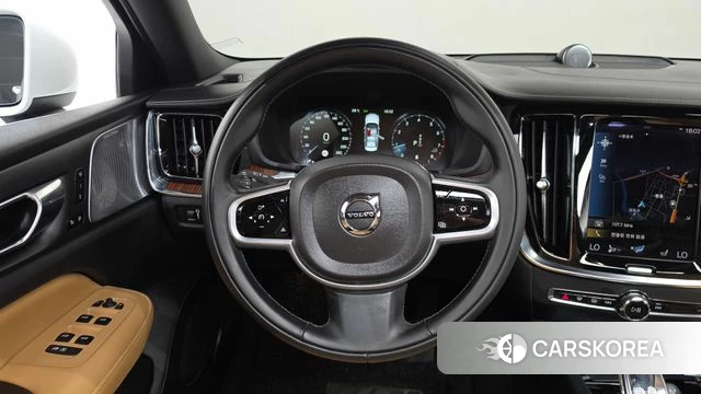 Volvo S60 3rd generation 2021 Белый из Кореи, фото 3