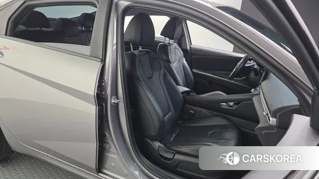 Hyundai Avante Hybrid (CN7) 2022 Серебристо-серый из Кореи, фото 3