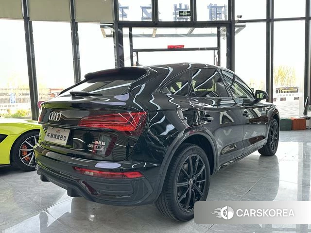 Audi Q5L Sportback 2022 Черный из Китая, фото 3