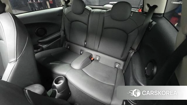 Mini Cooper 2022 Черный из Кореи, фото 3