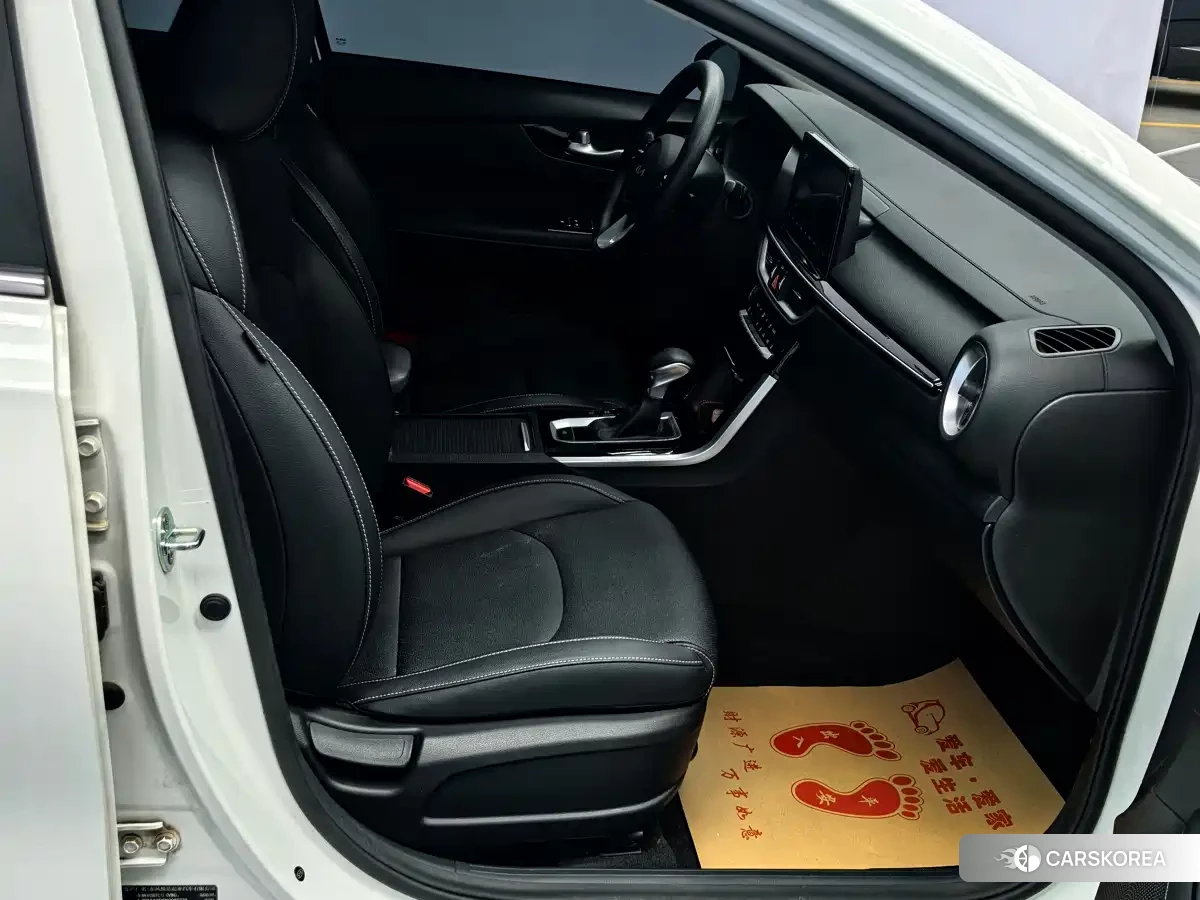 Kia K3 2022 Белый из Китая, фото 3