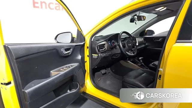 Kia Stonic 2018 Желтый из Кореи, фото 3