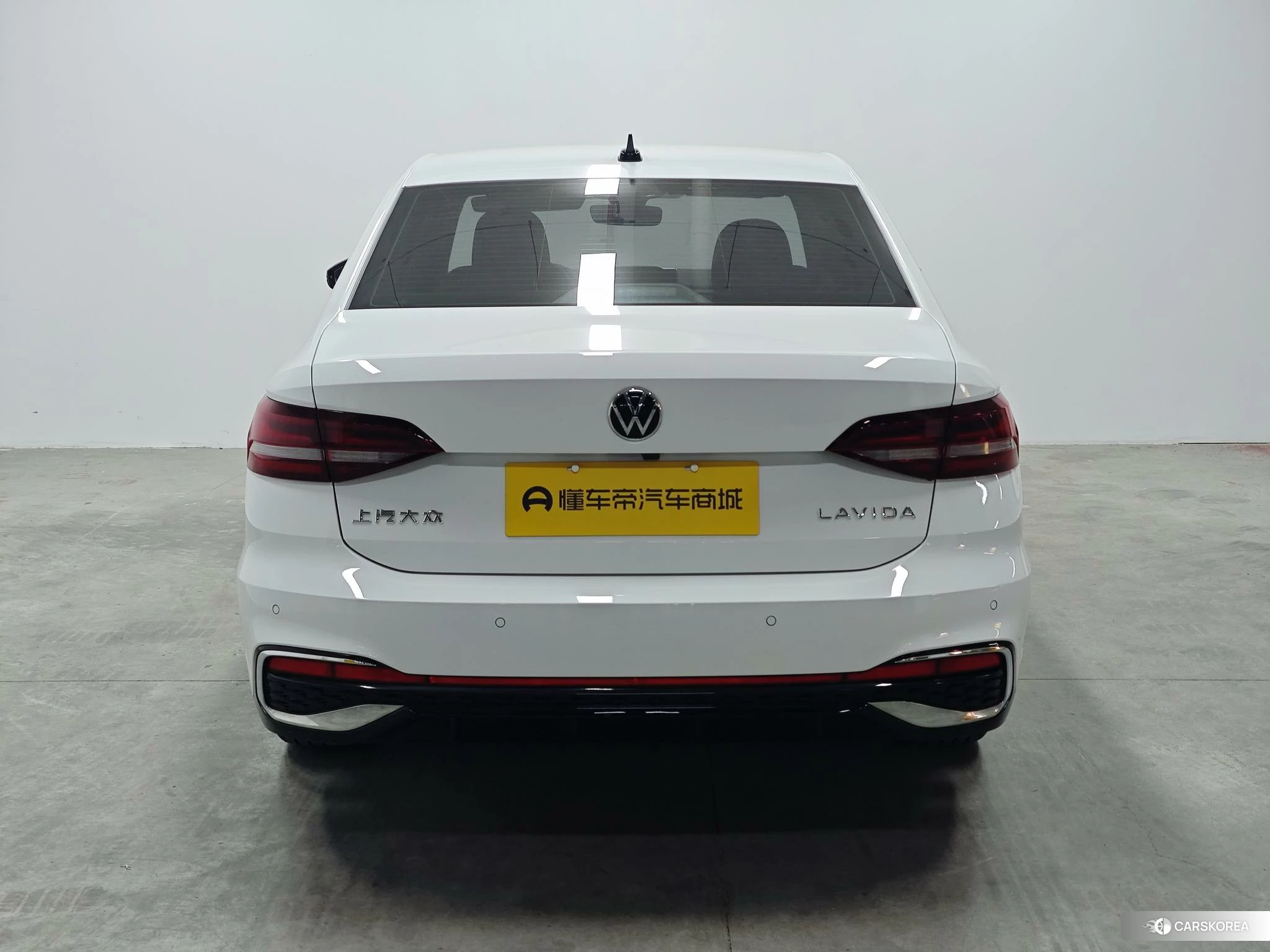 Volkswagen Lavida 2023 Белый из Китая, фото 3