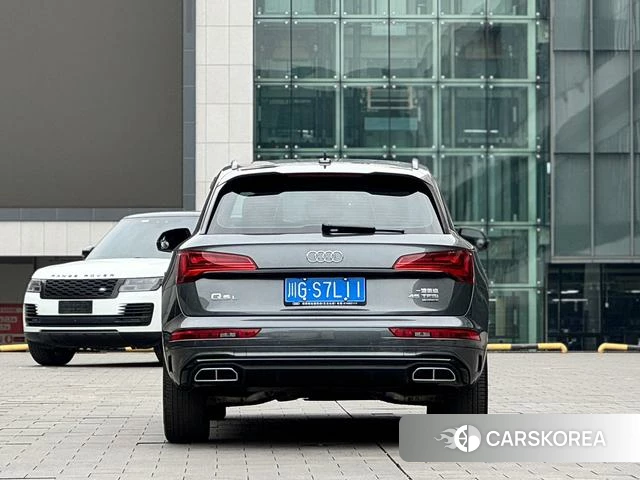 Audi Q5L 2023 Темно-серый из Китая, фото 3
