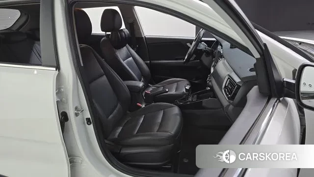 Kia Stonic 2018 Белый из Кореи, фото 3