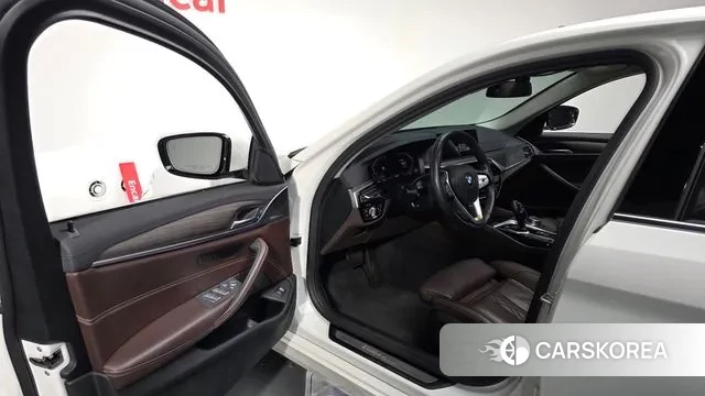 BMW 5 Series (G30) 2020 Белый из Кореи, фото 3